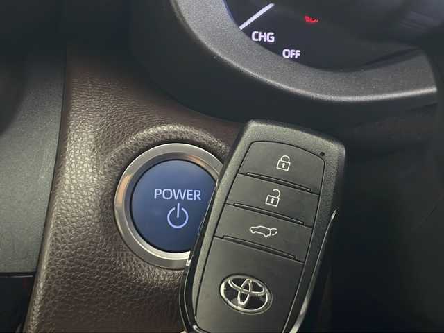 トヨタ ヤリスクロス ハイブリッド Z 秋田県 2021(令3)年 2.4万km ブラックマイカ/ホワイトパールクリスタルシャイン 2トーン 4WD/全方位カメラ/純正ディスプレイオーディオ/フルセグTV/Bluetooth/AM/FM/衝突被害軽減ブレーキ/レーダークルーズコントロール/ブラインドスポットモニター/ヘッドアップディスプレイ/レーンキープアシスト/横滑り防止装置/プリクラッシュセーフティ/前後クリアランスソナー/先行者発進告知/後退速度抑制/アドバンストパーク/寒冷地仕様/ワイパーデアイサー/ステアリングヒーター/前席シートヒーター/D席パワーシート/電動リアゲート/LEDヘッドライト/フォグランプ/オートマチックハイビーム/AC100V/ビルトインETC/前後ドライブレコーダー/電動パーキング/ハーフレザーシート/純正アルミホイール/純正フロアマット/純正ドアバイザー/スペアキー