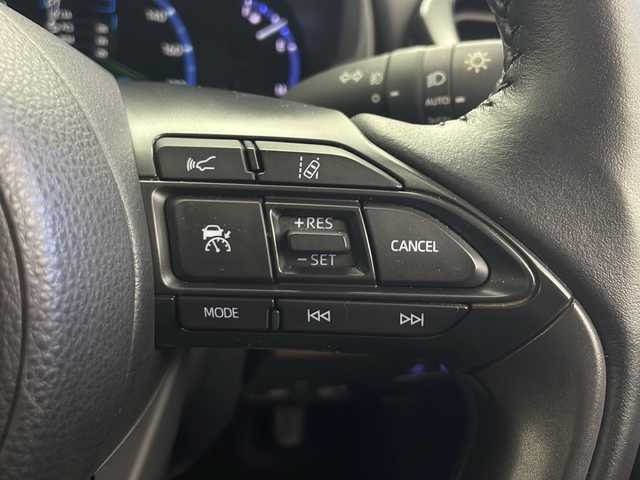 トヨタ ヤリスクロス ハイブリッド Z 秋田県 2021(令3)年 2.4万km ブラックマイカ/ホワイトパールクリスタルシャイン 2トーン 4WD/全方位カメラ/純正ディスプレイオーディオ/フルセグTV/Bluetooth/AM/FM/衝突被害軽減ブレーキ/レーダークルーズコントロール/ブラインドスポットモニター/ヘッドアップディスプレイ/レーンキープアシスト/横滑り防止装置/プリクラッシュセーフティ/前後クリアランスソナー/先行者発進告知/後退速度抑制/アドバンストパーク/寒冷地仕様/ワイパーデアイサー/ステアリングヒーター/前席シートヒーター/D席パワーシート/電動リアゲート/LEDヘッドライト/フォグランプ/オートマチックハイビーム/AC100V/ビルトインETC/前後ドライブレコーダー/電動パーキング/ハーフレザーシート/純正アルミホイール/純正フロアマット/純正ドアバイザー/スペアキー