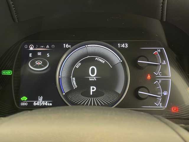 レクサス ＥＳ 300h バージョンL 福井県 2019(平31)年 6.5万km アイスエクリュマイカメタリック マークレビンソンサウンドシステム/ムーンルーフ(チルト&スライド式)/純正12.3インチナビ/パノラミックビューモニター/セーフティシステム/・プリクラッシュセーフティ/・パーキングサポートブレーキ/・レーダークルーズコントロール/・レーントレーシングアシスト/・アダプティブハイビームシステム/・ロードサインアシスト/・先行車発進告知機能/ITS Connect/ハンズフリーパワートランクリッド/デジタルアウターミラー/デジタルインナーミラー/カラーヘッドアップディスプレイ/ブラックレザーシート/前席パワーシート/後席電動リクライニング機能/全席シートヒーター/エアシート/ステアリングヒーター/おくだけ充電/ETC2.0/ドライブレコーダー/オートライト/三眼フルLEDヘッドランプ/純正18インチアルミホイール/アンビエントイルミネーション/電動サンシェード/純正フロアマット/プッシュスタート/スマートキー
