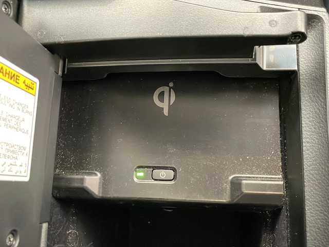 レクサス ＥＳ 300h バージョンL 福井県 2019(平31)年 6.5万km アイスエクリュマイカメタリック マークレビンソンサウンドシステム/ムーンルーフ(チルト&スライド式)/純正12.3インチナビ/パノラミックビューモニター/セーフティシステム/・プリクラッシュセーフティ/・パーキングサポートブレーキ/・レーダークルーズコントロール/・レーントレーシングアシスト/・アダプティブハイビームシステム/・ロードサインアシスト/・先行車発進告知機能/ITS Connect/ハンズフリーパワートランクリッド/デジタルアウターミラー/デジタルインナーミラー/カラーヘッドアップディスプレイ/ブラックレザーシート/前席パワーシート/後席電動リクライニング機能/全席シートヒーター/エアシート/ステアリングヒーター/おくだけ充電/ETC2.0/ドライブレコーダー/オートライト/三眼フルLEDヘッドランプ/純正18インチアルミホイール/アンビエントイルミネーション/電動サンシェード/純正フロアマット/プッシュスタート/スマートキー