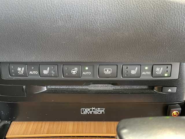 レクサス ＥＳ 300h バージョンL 福井県 2019(平31)年 6.5万km アイスエクリュマイカメタリック マークレビンソンサウンドシステム/ムーンルーフ(チルト&スライド式)/純正12.3インチナビ/パノラミックビューモニター/セーフティシステム/・プリクラッシュセーフティ/・パーキングサポートブレーキ/・レーダークルーズコントロール/・レーントレーシングアシスト/・アダプティブハイビームシステム/・ロードサインアシスト/・先行車発進告知機能/ITS Connect/ハンズフリーパワートランクリッド/デジタルアウターミラー/デジタルインナーミラー/カラーヘッドアップディスプレイ/ブラックレザーシート/前席パワーシート/後席電動リクライニング機能/全席シートヒーター/エアシート/ステアリングヒーター/おくだけ充電/ETC2.0/ドライブレコーダー/オートライト/三眼フルLEDヘッドランプ/純正18インチアルミホイール/アンビエントイルミネーション/電動サンシェード/純正フロアマット/プッシュスタート/スマートキー