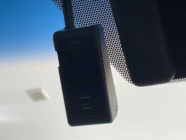 レクサス ＥＳ 300h バージョンL 福井県 2019(平31)年 6.5万km アイスエクリュマイカメタリック マークレビンソンサウンドシステム/ムーンルーフ(チルト&スライド式)/純正12.3インチナビ/パノラミックビューモニター/セーフティシステム/・プリクラッシュセーフティ/・パーキングサポートブレーキ/・レーダークルーズコントロール/・レーントレーシングアシスト/・アダプティブハイビームシステム/・ロードサインアシスト/・先行車発進告知機能/ITS Connect/ハンズフリーパワートランクリッド/デジタルアウターミラー/デジタルインナーミラー/カラーヘッドアップディスプレイ/ブラックレザーシート/前席パワーシート/後席電動リクライニング機能/全席シートヒーター/エアシート/ステアリングヒーター/おくだけ充電/ETC2.0/ドライブレコーダー/オートライト/三眼フルLEDヘッドランプ/純正18インチアルミホイール/アンビエントイルミネーション/電動サンシェード/純正フロアマット/プッシュスタート/スマートキー