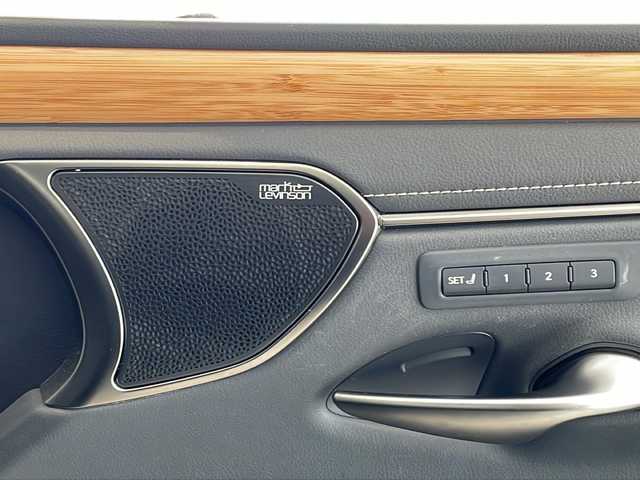 レクサス ＥＳ 300h バージョンL 福井県 2019(平31)年 6.5万km アイスエクリュマイカメタリック マークレビンソンサウンドシステム/ムーンルーフ(チルト&スライド式)/純正12.3インチナビ/パノラミックビューモニター/セーフティシステム/・プリクラッシュセーフティ/・パーキングサポートブレーキ/・レーダークルーズコントロール/・レーントレーシングアシスト/・アダプティブハイビームシステム/・ロードサインアシスト/・先行車発進告知機能/ITS Connect/ハンズフリーパワートランクリッド/デジタルアウターミラー/デジタルインナーミラー/カラーヘッドアップディスプレイ/ブラックレザーシート/前席パワーシート/後席電動リクライニング機能/全席シートヒーター/エアシート/ステアリングヒーター/おくだけ充電/ETC2.0/ドライブレコーダー/オートライト/三眼フルLEDヘッドランプ/純正18インチアルミホイール/アンビエントイルミネーション/電動サンシェード/純正フロアマット/プッシュスタート/スマートキー