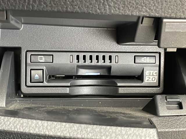 レクサス ＥＳ 300h バージョンL 福井県 2019(平31)年 6.5万km アイスエクリュマイカメタリック マークレビンソンサウンドシステム/ムーンルーフ(チルト&スライド式)/純正12.3インチナビ/パノラミックビューモニター/セーフティシステム/・プリクラッシュセーフティ/・パーキングサポートブレーキ/・レーダークルーズコントロール/・レーントレーシングアシスト/・アダプティブハイビームシステム/・ロードサインアシスト/・先行車発進告知機能/ITS Connect/ハンズフリーパワートランクリッド/デジタルアウターミラー/デジタルインナーミラー/カラーヘッドアップディスプレイ/ブラックレザーシート/前席パワーシート/後席電動リクライニング機能/全席シートヒーター/エアシート/ステアリングヒーター/おくだけ充電/ETC2.0/ドライブレコーダー/オートライト/三眼フルLEDヘッドランプ/純正18インチアルミホイール/アンビエントイルミネーション/電動サンシェード/純正フロアマット/プッシュスタート/スマートキー