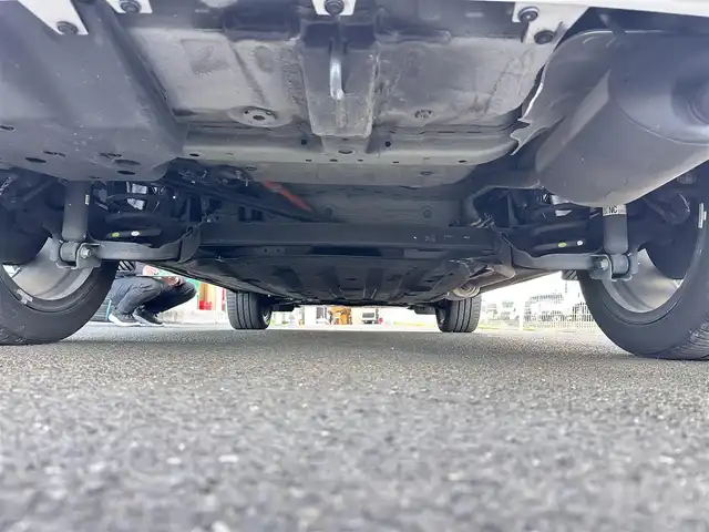 ホンダ ヴェゼル ハイブリッド e:HEV Z 宮城県 2021(令3)年 5.6万km プレミアムサンライトホワイトパール マルチビューカメラシステム＋プレミアムオーディオ/Honda CONNECTディスプレー/・Bluetooth/・AppleCarPlay/AndroidAuto/・フルセグTV/＋ETC2.0車載器/＋ワイヤレス充電器/後退出庫サポート/＝＝＝/ホンダセンシング/・衝突軽減ブレーキ/・誤発進抑制機能/・後方誤発進抑制機能/・近距離衝突軽減ブレーキ/・歩行者事故低減ステアリング/・路外逸脱抑制機能/・渋滞追従機能付アダプティブクルーズコントロール/・車線維持支援システム/・先行車発進お知らせ機能/・標識認識機能/・オートハイビーム/・パーキングセンサーシステム/ブラインドスポットインフォメーション/ドライブレコーダー/ハンズフリーパワーバックドア/ハーフレザーシート/シートヒーター/ステアリングヒーター/革巻きステアリング/ステアリングスイッチ/パドルシフト/LEDヘッドランプ/LEDアクティブコーナリングライト/シーケンシャルターンランプ/オートライト/電動パーキングブレーキ/ブレーキホールド/スマートキー＆プッシュスタート/純正18インチAW