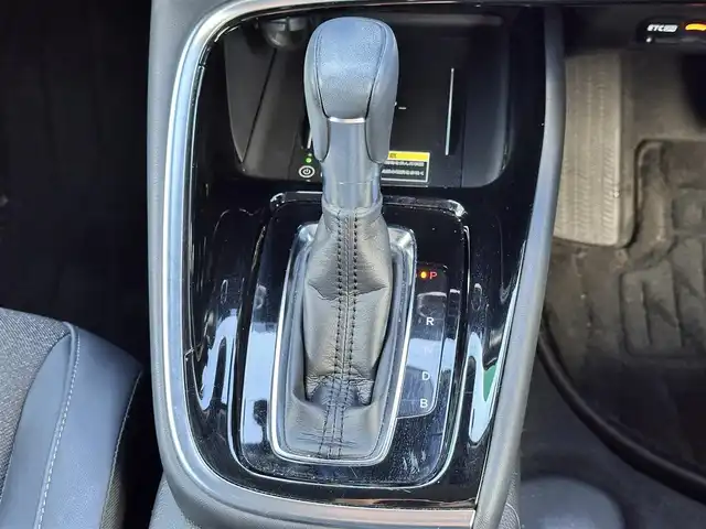 ホンダ ヴェゼル ハイブリッド e:HEV Z 宮城県 2021(令3)年 5.6万km プレミアムサンライトホワイトパール マルチビューカメラシステム＋プレミアムオーディオ/Honda CONNECTディスプレー/・Bluetooth/・AppleCarPlay/AndroidAuto/・フルセグTV/＋ETC2.0車載器/＋ワイヤレス充電器/後退出庫サポート/＝＝＝/ホンダセンシング/・衝突軽減ブレーキ/・誤発進抑制機能/・後方誤発進抑制機能/・近距離衝突軽減ブレーキ/・歩行者事故低減ステアリング/・路外逸脱抑制機能/・渋滞追従機能付アダプティブクルーズコントロール/・車線維持支援システム/・先行車発進お知らせ機能/・標識認識機能/・オートハイビーム/・パーキングセンサーシステム/ブラインドスポットインフォメーション/ドライブレコーダー/ハンズフリーパワーバックドア/ハーフレザーシート/シートヒーター/ステアリングヒーター/革巻きステアリング/ステアリングスイッチ/パドルシフト/LEDヘッドランプ/LEDアクティブコーナリングライト/シーケンシャルターンランプ/オートライト/電動パーキングブレーキ/ブレーキホールド/スマートキー＆プッシュスタート/純正18インチAW