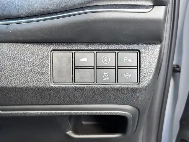 ホンダ ヴェゼル ハイブリッド e:HEV Z 宮城県 2021(令3)年 5.6万km プレミアムサンライトホワイトパール マルチビューカメラシステム＋プレミアムオーディオ/Honda CONNECTディスプレー/・Bluetooth/・AppleCarPlay/AndroidAuto/・フルセグTV/＋ETC2.0車載器/＋ワイヤレス充電器/後退出庫サポート/＝＝＝/ホンダセンシング/・衝突軽減ブレーキ/・誤発進抑制機能/・後方誤発進抑制機能/・近距離衝突軽減ブレーキ/・歩行者事故低減ステアリング/・路外逸脱抑制機能/・渋滞追従機能付アダプティブクルーズコントロール/・車線維持支援システム/・先行車発進お知らせ機能/・標識認識機能/・オートハイビーム/・パーキングセンサーシステム/ブラインドスポットインフォメーション/ドライブレコーダー/ハンズフリーパワーバックドア/ハーフレザーシート/シートヒーター/ステアリングヒーター/革巻きステアリング/ステアリングスイッチ/パドルシフト/LEDヘッドランプ/LEDアクティブコーナリングライト/シーケンシャルターンランプ/オートライト/電動パーキングブレーキ/ブレーキホールド/スマートキー＆プッシュスタート/純正18インチAW