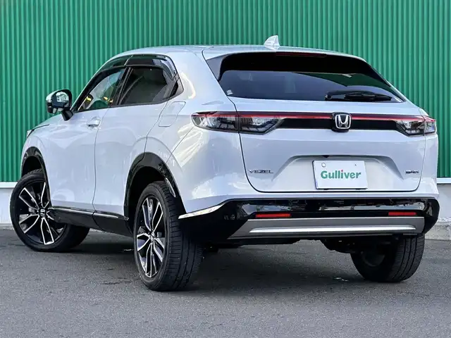 ホンダ ヴェゼル ハイブリッド e:HEV Z 宮城県 2021(令3)年 5.6万km プレミアムサンライトホワイトパール マルチビューカメラシステム＋プレミアムオーディオ/Honda CONNECTディスプレー/・Bluetooth/・AppleCarPlay/AndroidAuto/・フルセグTV/＋ETC2.0車載器/＋ワイヤレス充電器/後退出庫サポート/＝＝＝/ホンダセンシング/・衝突軽減ブレーキ/・誤発進抑制機能/・後方誤発進抑制機能/・近距離衝突軽減ブレーキ/・歩行者事故低減ステアリング/・路外逸脱抑制機能/・渋滞追従機能付アダプティブクルーズコントロール/・車線維持支援システム/・先行車発進お知らせ機能/・標識認識機能/・オートハイビーム/・パーキングセンサーシステム/ブラインドスポットインフォメーション/ドライブレコーダー/ハンズフリーパワーバックドア/ハーフレザーシート/シートヒーター/ステアリングヒーター/革巻きステアリング/ステアリングスイッチ/パドルシフト/LEDヘッドランプ/LEDアクティブコーナリングライト/シーケンシャルターンランプ/オートライト/電動パーキングブレーキ/ブレーキホールド/スマートキー＆プッシュスタート/純正18インチAW