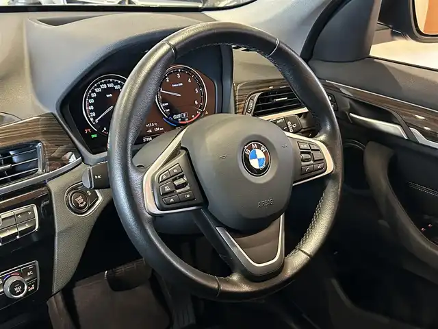 ＢＭＷ Ｘ１ xDrive 18d xライン 道央・札幌 2019(令1)年 2.8万km サファイアブラックP メタリックペイント/アドバンストアクティブセーフティパッケージ/　・ACC/　・ヘッドアップディスプレイ/ハイラインパッケージ/　・ダコタレザーシート/　・前席パワーシート/純正HDDナビ/USB/Bluetooth/バックカメラ/PDC/パーキングアシスト/シートヒーター/純正ドラレコ