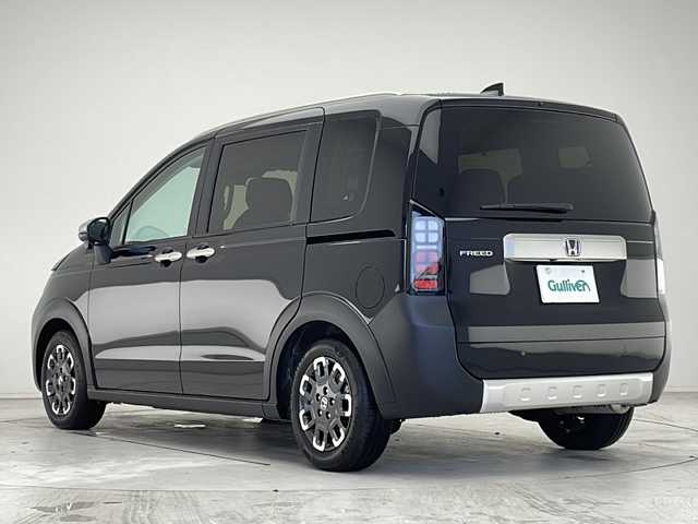 ホンダ フリード クロスター 愛知県 2025(令7)年 0.1万km未満 クリスタルブラックパール 登録済未使用車/純正ディスプレイオーディオ（ナビあり）/両側パワースライドドア/レーダークルーズコントロール/シートヒーター/フルセグ/Bluetooth/バックカメラ/コーナーセンサー/純正アルミホイール/ルーフレール/ブラインドスポットモニター/LEDヘッドライト/オートマチックハイビーム/ステアリングスイッチ/スマートキー/プッシュスタート