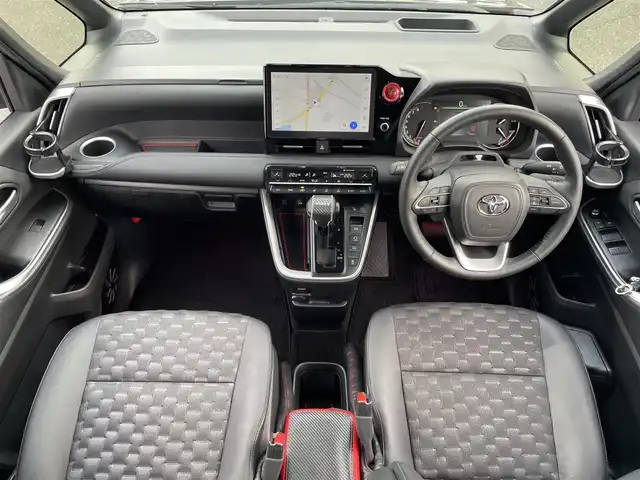 トヨタ ヴォクシー S－Z 三重県 2022(令4)年 0.6万km アティチュードブラックマイカ 登録時6063km/禁煙車/フルモデリスタエアロ/純正ホイールあり(溝6mm)/純正10.5インチナビ(AM/FM/CD/DVD/AppleCarPlay/AndroidAuto/フルセグ/HDMI/Bluetooth)/BSM/全方位カメラ/ハーフレザーシート/前席シートヒーター/ドラレコ/ETC2.0/アドバンストパーク/オートホールドブレーキ/レーダークルーズコントロール/デジタルインナーミラー/電動リアゲート/両側パワースライドドア/電動パーキング/プッシュスタート/スマートキー×2
