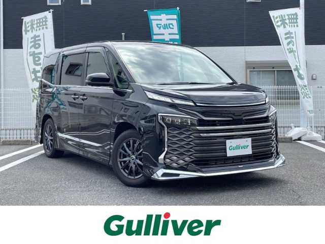 トヨタ ヴォクシー S－Z 三重県 2022(令4)年 0.6万km アティチュードブラックマイカ 登録時6063km/禁煙車/フルモデリスタエアロ/純正ホイールあり(溝6mm)/純正10.5インチナビ(AM/FM/CD/DVD/AppleCarPlay/AndroidAuto/フルセグ/HDMI/Bluetooth)/BSM/全方位カメラ/ハーフレザーシート/前席シートヒーター/ドラレコ/ETC2.0/アドバンストパーク/オートホールドブレーキ/レーダークルーズコントロール/デジタルインナーミラー/電動リアゲート/両側パワースライドドア/電動パーキング/プッシュスタート/スマートキー×2
