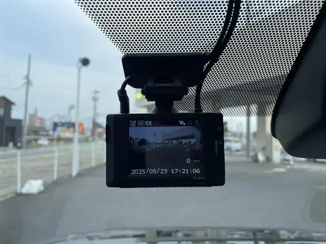 トヨタ ヴォクシー S－Z 三重県 2022(令4)年 0.6万km アティチュードブラックマイカ 登録時6063km/禁煙車/フルモデリスタエアロ/純正ホイールあり(溝6mm)/純正10.5インチナビ(AM/FM/CD/DVD/AppleCarPlay/AndroidAuto/フルセグ/HDMI/Bluetooth)/BSM/全方位カメラ/ハーフレザーシート/前席シートヒーター/ドラレコ/ETC2.0/アドバンストパーク/オートホールドブレーキ/レーダークルーズコントロール/デジタルインナーミラー/電動リアゲート/両側パワースライドドア/電動パーキング/プッシュスタート/スマートキー×2