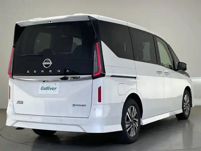 日産 セレナ e－パワー ハイウェイスター V 愛知県 2023(令5)年 4.4万km プリズムホワイト 純正１２．３型ディスプレイナビ　フルセグＴＶ　HDMI端子　カープレイ対応　ＨＤＭＩ　全方位カメラ　プロパイロット　デジタルインナーミラー　衝突軽減　追従クルコン　ハンドル支援　内蔵型前後ドラレコ　エマージェンシーブレーキ　ワイヤレス充電　ＥＴＣ２．０　LEDオートライト　禁煙車
