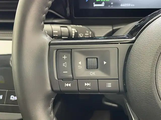 日産 セレナ e－パワー ハイウェイスター V 愛知県 2023(令5)年 4.4万km プリズムホワイト 純正１２．３型ディスプレイナビ　フルセグＴＶ　HDMI端子　カープレイ対応　ＨＤＭＩ　全方位カメラ　プロパイロット　デジタルインナーミラー　衝突軽減　追従クルコン　ハンドル支援　内蔵型前後ドラレコ　エマージェンシーブレーキ　ワイヤレス充電　ＥＴＣ２．０　LEDオートライト　禁煙車