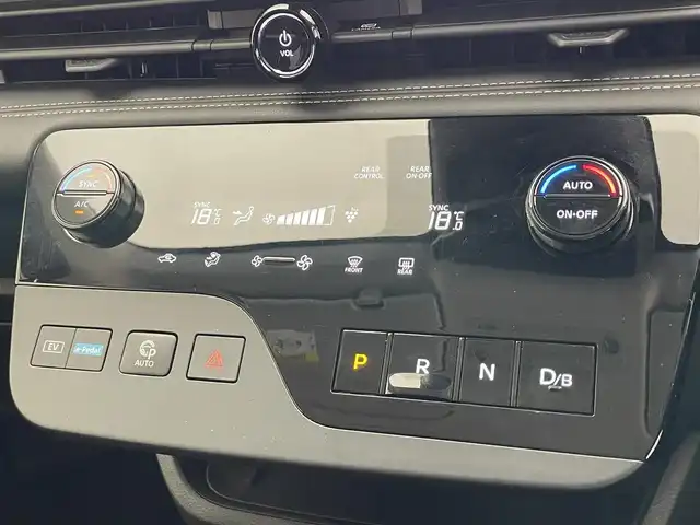 日産 セレナ e－パワー ハイウェイスター V 愛知県 2023(令5)年 4.4万km プリズムホワイト 純正１２．３型ディスプレイナビ　フルセグＴＶ　HDMI端子　カープレイ対応　ＨＤＭＩ　全方位カメラ　プロパイロット　デジタルインナーミラー　衝突軽減　追従クルコン　ハンドル支援　内蔵型前後ドラレコ　エマージェンシーブレーキ　ワイヤレス充電　ＥＴＣ２．０　LEDオートライト　禁煙車
