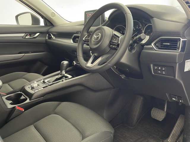 マツダ ＣＸ－５ XD 沖縄県 2020(令2)年 8.5万km ジェットブラックマイカ 純正SDナビ/(CD/DVD/SD/BT/フルセグTV)/バック/サイドカメラ/ETC/アダプティブクルーズコントロール/レーンキープアシスト/コーナーセンサー/アイドリングストップ/LEDヘッドライト/オートライト/純正17インチAW/プッシュスタート/スマートキー/保証書