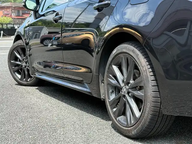 トヨタ カローラツーリング ハイブリッド ダブルバイビー 静岡県 2020(令2)年 8万km スパークリングブラックパールクリスタルシャイン ワンオーナー・保証書/車検令和9年6月29日まで/純正マルチメディア/　・ナビゲーション /USB/　・地デジ　/　・DVDプレイヤー/　・Bluetoothオーディオ/バックカメラ/ETC/ハーフレザーシート/前席シートヒーター/クルーズコントロール/ステアリングヒーター/スマートキー/プッシュスタート/電動パーキングブレーキ/純正LEDヘッドライト/LEDデイライト/純正ドアバイザー/純正フロアマット/オートハイビーム/ライトレベライザー/車両取説＋ナビ取説