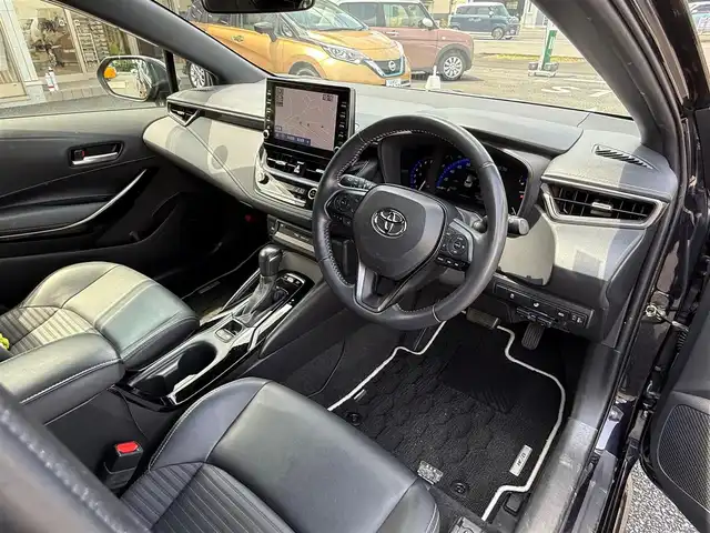 トヨタ カローラツーリング ハイブリッド ダブルバイビー 静岡県 2020(令2)年 8万km スパークリングブラックパールクリスタルシャイン ワンオーナー・保証書/車検令和9年6月29日まで/純正マルチメディア/　・ナビゲーション /USB/　・地デジ　/　・DVDプレイヤー/　・Bluetoothオーディオ/バックカメラ/ETC/ハーフレザーシート/前席シートヒーター/クルーズコントロール/ステアリングヒーター/スマートキー/プッシュスタート/電動パーキングブレーキ/純正LEDヘッドライト/LEDデイライト/純正ドアバイザー/純正フロアマット/オートハイビーム/ライトレベライザー/車両取説＋ナビ取説