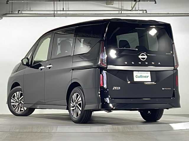 日産 セレナ e－パワー ハイウェイスター V 広島県 2023(令5)年 0.3万km ダイヤモンドブラック アラウンドビューモニター/日産9型コネクトナビ /AM/FM/BT/HDMI/フルセグTV/エマージェンシーブレーキ/プロパイロット/純正フリップダウンモニター /両側パワースライドドア/ハンズフリーパワースライドドア/BSM/BSI/LKA/ハンドル支援/e-pedal/純正前後ドライブレコーダー/インテリジェントルームミラー/ステアリングスイッチ /純正アルミホイール/オートライト/アダプティブLEDヘッドライトシステム/インテリジェントキー/電子パーキングブレーキ/オートホールド