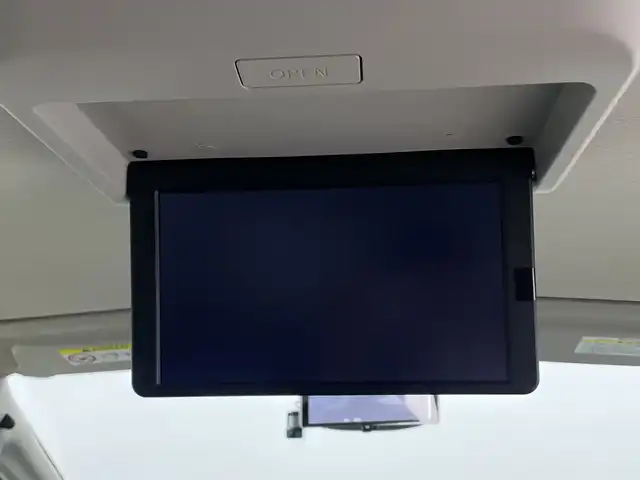 日産 セレナ e－パワー ハイウェイスター V 三重県 2023(令5)年 0.3万km ダイヤモンドブラック 禁煙車/日産9型コネクトナビ /AM/FM/BT/HDMI/フルセグTV/アラウンドビューモニター /エマージェンシーブレーキ/プロパイロット/純正フリップダウンモニター /両側パワースライドドア/ハンズフリーパワースライドドア/BSI/LKA/ハンドル支援/e-pedal/純正前後ドライブレコーダー/インテリジェントルームミラー/ステアリングスイッチ /純正アルミホイール/オートライト/アダプティブLEDヘッドライトシステム/インテリジェントキー/電子パーキングブレーキ/オートホールド