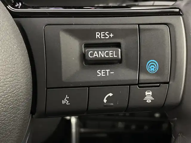 日産 セレナ e－パワー ハイウェイスター V 三重県 2023(令5)年 0.3万km ダイヤモンドブラック 禁煙車/日産9型コネクトナビ /AM/FM/BT/HDMI/フルセグTV/アラウンドビューモニター /エマージェンシーブレーキ/プロパイロット/純正フリップダウンモニター /両側パワースライドドア/ハンズフリーパワースライドドア/BSI/LKA/ハンドル支援/e-pedal/純正前後ドライブレコーダー/インテリジェントルームミラー/ステアリングスイッチ /純正アルミホイール/オートライト/アダプティブLEDヘッドライトシステム/インテリジェントキー/電子パーキングブレーキ/オートホールド