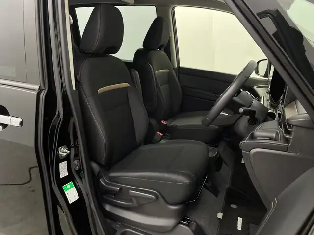 日産 セレナ e－パワー ハイウェイスター V 三重県 2023(令5)年 0.3万km ダイヤモンドブラック 禁煙車/日産9型コネクトナビ /AM/FM/BT/HDMI/フルセグTV/アラウンドビューモニター /エマージェンシーブレーキ/プロパイロット/純正フリップダウンモニター /両側パワースライドドア/ハンズフリーパワースライドドア/BSI/LKA/ハンドル支援/e-pedal/純正前後ドライブレコーダー/インテリジェントルームミラー/ステアリングスイッチ /純正アルミホイール/オートライト/アダプティブLEDヘッドライトシステム/インテリジェントキー/電子パーキングブレーキ/オートホールド
