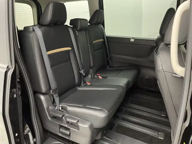 日産 セレナ e－パワー ハイウェイスター V 三重県 2023(令5)年 0.3万km ダイヤモンドブラック 禁煙車/日産9型コネクトナビ /AM/FM/BT/HDMI/フルセグTV/アラウンドビューモニター /エマージェンシーブレーキ/プロパイロット/純正フリップダウンモニター /両側パワースライドドア/ハンズフリーパワースライドドア/BSI/LKA/ハンドル支援/e-pedal/純正前後ドライブレコーダー/インテリジェントルームミラー/ステアリングスイッチ /純正アルミホイール/オートライト/アダプティブLEDヘッドライトシステム/インテリジェントキー/電子パーキングブレーキ/オートホールド