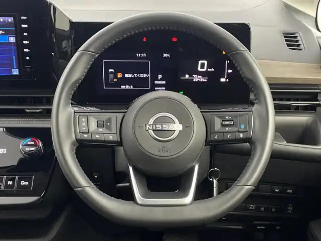日産 セレナ e－パワー ハイウェイスター V 三重県 2023(令5)年 0.3万km ダイヤモンドブラック 禁煙車/日産9型コネクトナビ /AM/FM/BT/HDMI/フルセグTV/アラウンドビューモニター /エマージェンシーブレーキ/プロパイロット/純正フリップダウンモニター /両側パワースライドドア/ハンズフリーパワースライドドア/BSI/LKA/ハンドル支援/e-pedal/純正前後ドライブレコーダー/インテリジェントルームミラー/ステアリングスイッチ /純正アルミホイール/オートライト/アダプティブLEDヘッドライトシステム/インテリジェントキー/電子パーキングブレーキ/オートホールド