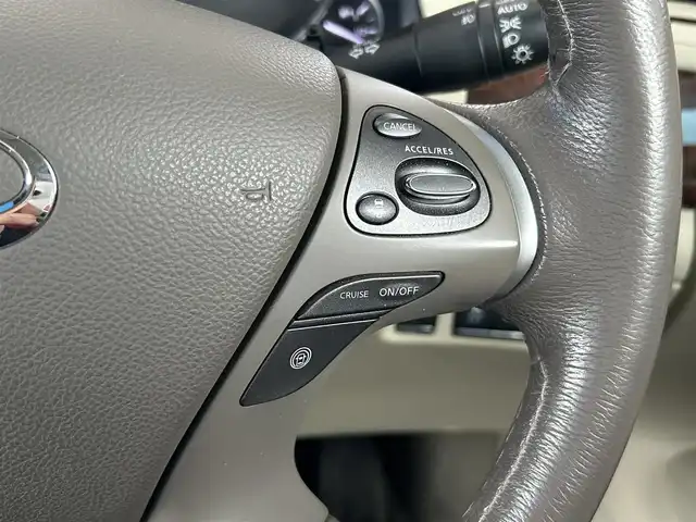 日産 フーガ 370GT FOUR 新潟県 2015(平27)年 8.1万km クリスタルホワイトパール 4WD/純正メモリナビ/（CD/DVD/ラジオ）/ワンセグTV/スマートキー/スペアキー/レザーシート/シートヒーター/シートメモリー/前席パワーシート/クルーズコントロール/MTモード付AT/前後コーナーセンサー/サンバイザー/助手席オットマン/ステアリングスイッチ/ドライブレコーダー/ETC/純正AW夏タイヤ/AW冬タイヤ積込/レーンキープアシスト/横滑り防止装置/オートライト/プッシュスタート/純正フロアマット