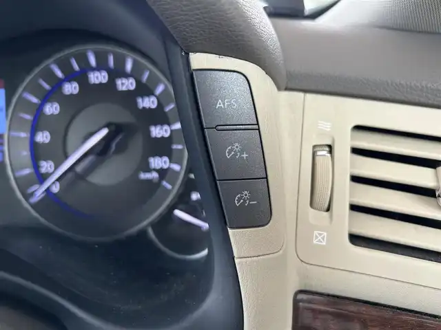 日産 フーガ 370GT FOUR 新潟県 2015(平27)年 8.1万km クリスタルホワイトパール 4WD/純正メモリナビ/（CD/DVD/ラジオ）/ワンセグTV/スマートキー/スペアキー/レザーシート/シートヒーター/シートメモリー/前席パワーシート/クルーズコントロール/MTモード付AT/前後コーナーセンサー/サンバイザー/助手席オットマン/ステアリングスイッチ/ドライブレコーダー/ETC/純正AW夏タイヤ/AW冬タイヤ積込/レーンキープアシスト/横滑り防止装置/オートライト/プッシュスタート/純正フロアマット