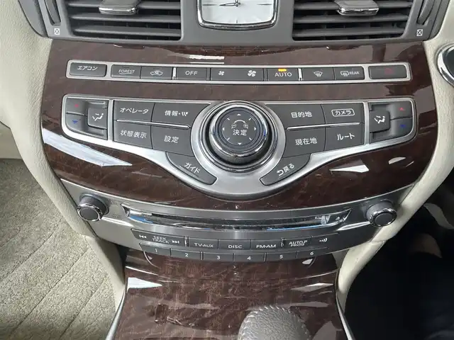 日産 フーガ 370GT FOUR 新潟県 2015(平27)年 8.1万km クリスタルホワイトパール 4WD/純正メモリナビ/（CD/DVD/ラジオ）/ワンセグTV/スマートキー/スペアキー/レザーシート/シートヒーター/シートメモリー/前席パワーシート/クルーズコントロール/MTモード付AT/前後コーナーセンサー/サンバイザー/助手席オットマン/ステアリングスイッチ/ドライブレコーダー/ETC/純正AW夏タイヤ/AW冬タイヤ積込/レーンキープアシスト/横滑り防止装置/オートライト/プッシュスタート/純正フロアマット