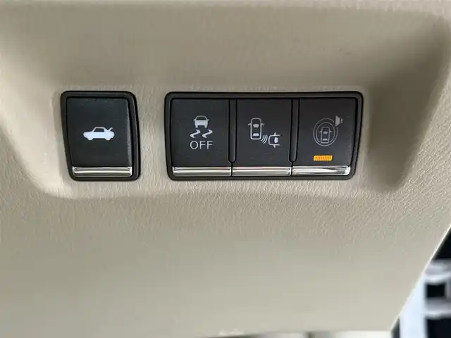 日産 フーガ 370GT FOUR 新潟県 2015(平27)年 8.1万km クリスタルホワイトパール 4WD/純正メモリナビ/（CD/DVD/ラジオ）/ワンセグTV/スマートキー/スペアキー/レザーシート/シートヒーター/シートメモリー/前席パワーシート/クルーズコントロール/MTモード付AT/前後コーナーセンサー/サンバイザー/助手席オットマン/ステアリングスイッチ/ドライブレコーダー/ETC/純正AW夏タイヤ/AW冬タイヤ積込/レーンキープアシスト/横滑り防止装置/オートライト/プッシュスタート/純正フロアマット