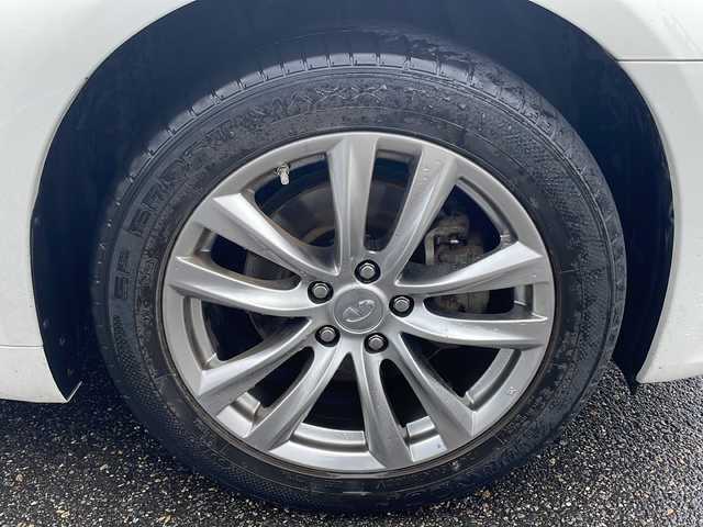 日産 フーガ 370GT FOUR 新潟県 2015(平27)年 8.1万km クリスタルホワイトパール 4WD/純正メモリナビ/（CD/DVD/ラジオ）/ワンセグTV/スマートキー/スペアキー/レザーシート/シートヒーター/シートメモリー/前席パワーシート/クルーズコントロール/MTモード付AT/前後コーナーセンサー/サンバイザー/助手席オットマン/ステアリングスイッチ/ドライブレコーダー/ETC/純正AW夏タイヤ/AW冬タイヤ積込/レーンキープアシスト/横滑り防止装置/オートライト/プッシュスタート/純正フロアマット