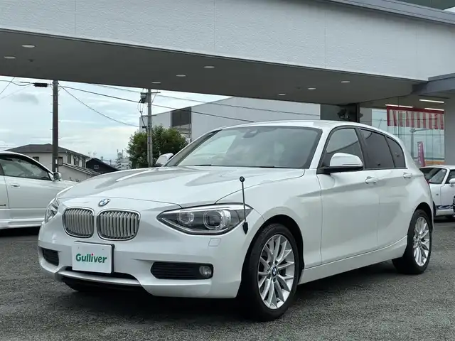 ＢＭＷ １１６ｉ ファッショニスタ 熊本県 2013(平25)年 2.1万km アルピンホワイトⅢ 純正メーカーナビ/バックカメラ/衝突被害軽減システム/レーンキープアシスト/レザーシート/前席シートヒーター/オートHIDヘッドライト/純正17インチAW/プッシュスタート/スマートキー/コーナーセンサー/革巻きステアリング/ステアリングスイッチ/アイドリングストップ/横滑り防止機能/ABS/盗難防止装置/取扱説明書