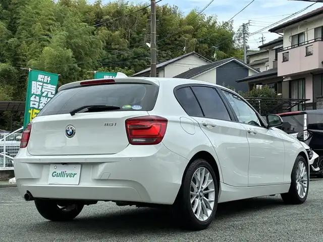 ＢＭＷ １１６ｉ ファッショニスタ 熊本県 2013(平25)年 2.1万km アルピンホワイトⅢ 純正メーカーナビ/バックカメラ/衝突被害軽減システム/レーンキープアシスト/レザーシート/前席シートヒーター/オートHIDヘッドライト/純正17インチAW/プッシュスタート/スマートキー/コーナーセンサー/革巻きステアリング/ステアリングスイッチ/アイドリングストップ/横滑り防止機能/ABS/盗難防止装置/取扱説明書