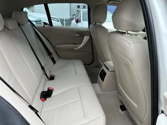 ＢＭＷ １１６ｉ ファッショニスタ 熊本県 2013(平25)年 2.1万km アルピンホワイトⅢ 純正メーカーナビ/バックカメラ/衝突被害軽減システム/レーンキープアシスト/レザーシート/前席シートヒーター/オートHIDヘッドライト/純正17インチAW/プッシュスタート/スマートキー/コーナーセンサー/革巻きステアリング/ステアリングスイッチ/アイドリングストップ/横滑り防止機能/ABS/盗難防止装置/取扱説明書