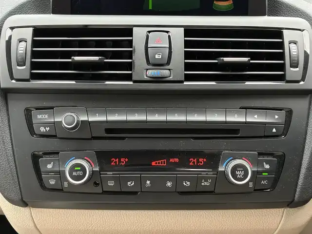 ＢＭＷ １１６ｉ ファッショニスタ 熊本県 2013(平25)年 2.1万km アルピンホワイトⅢ 純正メーカーナビ/バックカメラ/衝突被害軽減システム/レーンキープアシスト/レザーシート/前席シートヒーター/オートHIDヘッドライト/純正17インチAW/プッシュスタート/スマートキー/コーナーセンサー/革巻きステアリング/ステアリングスイッチ/アイドリングストップ/横滑り防止機能/ABS/盗難防止装置/取扱説明書