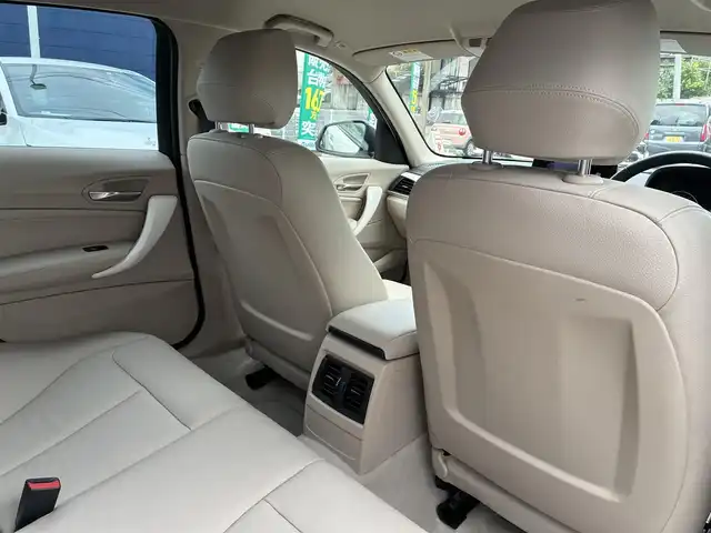 ＢＭＷ １１６ｉ ファッショニスタ 熊本県 2013(平25)年 2.1万km アルピンホワイトⅢ 純正メーカーナビ/バックカメラ/衝突被害軽減システム/レーンキープアシスト/レザーシート/前席シートヒーター/オートHIDヘッドライト/純正17インチAW/プッシュスタート/スマートキー/コーナーセンサー/革巻きステアリング/ステアリングスイッチ/アイドリングストップ/横滑り防止機能/ABS/盗難防止装置/取扱説明書