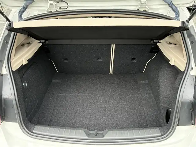 ＢＭＷ １１６ｉ ファッショニスタ 熊本県 2013(平25)年 2.1万km アルピンホワイトⅢ 純正メーカーナビ/バックカメラ/衝突被害軽減システム/レーンキープアシスト/レザーシート/前席シートヒーター/オートHIDヘッドライト/純正17インチAW/プッシュスタート/スマートキー/コーナーセンサー/革巻きステアリング/ステアリングスイッチ/アイドリングストップ/横滑り防止機能/ABS/盗難防止装置/取扱説明書