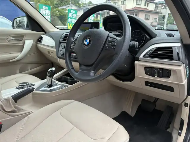 ＢＭＷ １１６ｉ ファッショニスタ 熊本県 2013(平25)年 2.1万km アルピンホワイトⅢ 純正メーカーナビ/バックカメラ/衝突被害軽減システム/レーンキープアシスト/レザーシート/前席シートヒーター/オートHIDヘッドライト/純正17インチAW/プッシュスタート/スマートキー/コーナーセンサー/革巻きステアリング/ステアリングスイッチ/アイドリングストップ/横滑り防止機能/ABS/盗難防止装置/取扱説明書
