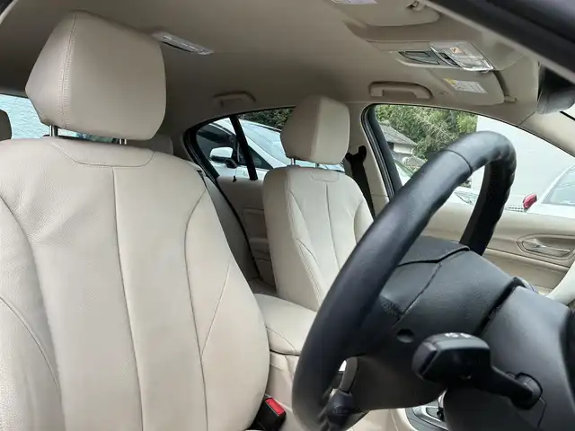 ＢＭＷ １１６ｉ ファッショニスタ 熊本県 2013(平25)年 2.1万km アルピンホワイトⅢ 純正メーカーナビ/バックカメラ/衝突被害軽減システム/レーンキープアシスト/レザーシート/前席シートヒーター/オートHIDヘッドライト/純正17インチAW/プッシュスタート/スマートキー/コーナーセンサー/革巻きステアリング/ステアリングスイッチ/アイドリングストップ/横滑り防止機能/ABS/盗難防止装置/取扱説明書