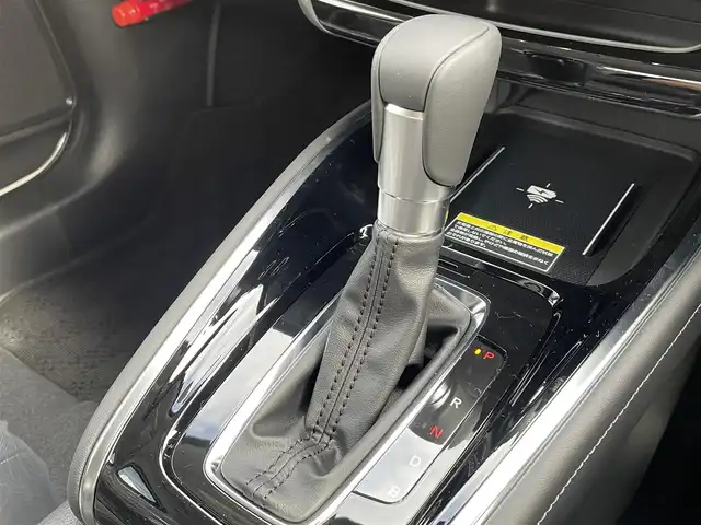 ホンダ ヴェゼル ハイブリッド e:HEV Z 新潟県 2025(令7)年 0.1千km プラチナホワイトパール ワンオーナー/４WD/純正9インチナビ/(AM/FM/BT/フルセグ)/バックカメラ/ETC2.0/衝突軽減/BSM/パワーバックドア/アダプティブクルーズコントロール/アイドリングストップ/置くだけ充電/コーナーセンサー/ハーフレザーシート/シートヒーター/革巻きステアリング/ステアリングスイッチ/ハンドルヒーター/パドルシフト/AUTOライト/LEDヘッドライト/フォグランプ/横滑り防止/プッシュスタート/スマートキー