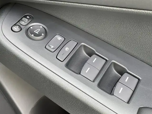 ホンダ ヴェゼル ハイブリッド e:HEV Z 新潟県 2025(令7)年 0.1千km プラチナホワイトパール ワンオーナー/４WD/純正9インチナビ/(AM/FM/BT/フルセグ)/バックカメラ/ETC2.0/衝突軽減/BSM/パワーバックドア/アダプティブクルーズコントロール/アイドリングストップ/置くだけ充電/コーナーセンサー/ハーフレザーシート/シートヒーター/革巻きステアリング/ステアリングスイッチ/ハンドルヒーター/パドルシフト/AUTOライト/LEDヘッドライト/フォグランプ/横滑り防止/プッシュスタート/スマートキー