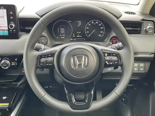 ホンダ ヴェゼル ハイブリッド e:HEV Z 新潟県 2025(令7)年 0.1千km プラチナホワイトパール ワンオーナー/４WD/純正9インチナビ/(AM/FM/BT/フルセグ)/バックカメラ/ETC2.0/衝突軽減/BSM/パワーバックドア/アダプティブクルーズコントロール/アイドリングストップ/置くだけ充電/コーナーセンサー/ハーフレザーシート/シートヒーター/革巻きステアリング/ステアリングスイッチ/ハンドルヒーター/パドルシフト/AUTOライト/LEDヘッドライト/フォグランプ/横滑り防止/プッシュスタート/スマートキー
