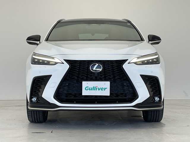 レクサス ＮＸ 350h Fスポーツ 愛知県 2023(令5)年 0.6万km ホワイトノーヴァガラスフレーク 純正14型ディズプレイオーディオナビ/サンルーフ三眼LEDヘッドライト/全方位カメラ/レーダークルーズコントロール/シートヒーター/エアシート/バックカメラ/電動リアゲート/パワーシート/ヘッドアップディスプレイ/コーナーセンサー/純正アルミホイール/ブラインドスポットモニター/ETC2.0/パドルシフト/ステアリングヒーター/インテリジェントミラー/オートマチックハイビーム/ドライブレコーダー/衝突軽減システム/フルセグ/Bluetooth/ステアリングスイッチ/スマートキー/プッシュスタート