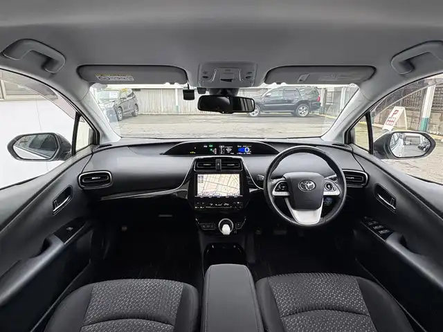 トヨタ プリウス A 三重県 2016(平28)年 1.3万km ホワイトパールクリスタルシャイン ♪ワンオーナー/♪走行12107km/♪車検 令和9年8月24日迄/プリクラッシュセーフティ/レーンディパーチャーアラート/ブラインドスポットモニター/オートマチックハイビーム/レーダークルーズコントロール/クリアランスソナー/インテリジェントクリアランスソナー/パーキングアシスト/スマートキー×2/プッシュスタート/純正9インチナビ/・フルセグ・SD録音/・DVD再生・CD/・Bluetoothオーディオ/・バックカメラ/ドライブレコーダー/スペアタイヤ/純正15インチAW/LEDヘッドライト/LEDフォグライト/オートライト/オートワイパー/ウィンカーミラー/オートリトラクタブルミラー/革巻ステアリング/ステアリングスイッチ/プライバシーガラス/フロアマット/ドアバイザー/ビルトインETC/サイド/カーテンエアバック