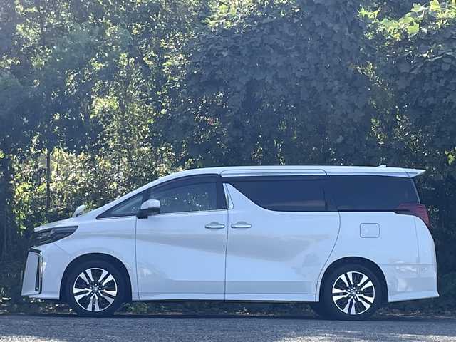 トヨタ アルファード S Cパッケージ 大分県 2021(令3)年 5.9万km ホワイトパールクリスタルシャイン 両側パワースライドドア /エグゼクティブパワーシート/3眼LEDヘッドライト/シーケンシャルウインカー/デジタルインナーミラー/パワーリアゲート/アダプtジブクルーズコントロール/レーンキープアシスト/純正ディスプレイオーディオ/純正フリップダウンモニター/CD/DVDデッキ/オットマンシート/スマートキー/エンジンプッシュスタート/ビルトインETC/純正18インチアルミホイール/シートヒーター/ベンチレーション