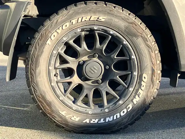 スズキ ジムニー シエラ JC 静岡県 2022(令4)年 6.7万km ジャングルグリーン 純正ディスプレイオーデイオ(CD/DVD/BT)/ドライブレコーダー360°/ETC/4WD/D席N席シートヒーター/エンジンスタートボタン/パワーステアリング/パワーウィンドウ/アイドリングストップ/スマートキー/オートエアコン/クルーズコントロール/USB入力端子/純正フロアマット/布シート/背面タイヤ/社外16インチアルミホイール/純正アルミホイール(サマータイヤ)車載/ABS/横滑り防止装置/レーンキープアシスト/盗難防止装置/オートライト/オートマチックハイビーム/ダウンヒルアシストコントロール/LEDヘッドライト/W+サイドエアバッグ/衝突軽減システム