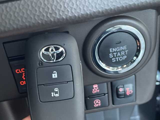 トヨタ ルーミー X 神奈川県 2025(令7)年 0.2万km ブラックマイカメタリック ワンオーナー/純正ディスプレイオーディオ(BT/USB/HDMI)/フルセグTV（キャンセラー付き)/バックカメラ/トヨタセーフティセンス/オートハイビーム/横滑り防止装置/パーキングセンサー/前席シートヒーター/左側パワースライドドア/右イージークローザードア/LEDヘッドライト/フォグランプ/アイドリングストップ/ビルトインETC2.0/純正ドアバイザー/社外フロアマット/保証書/取扱説明書